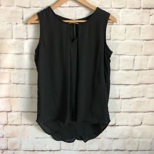 Meaneor Black Tank NWT Unique Accent At The Neck M